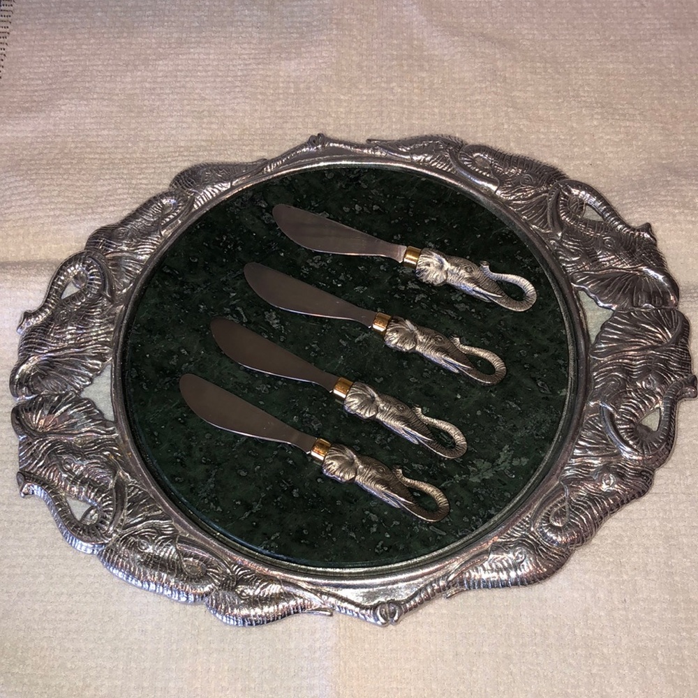 Arthur Court round cheese board with 4 spreaders
